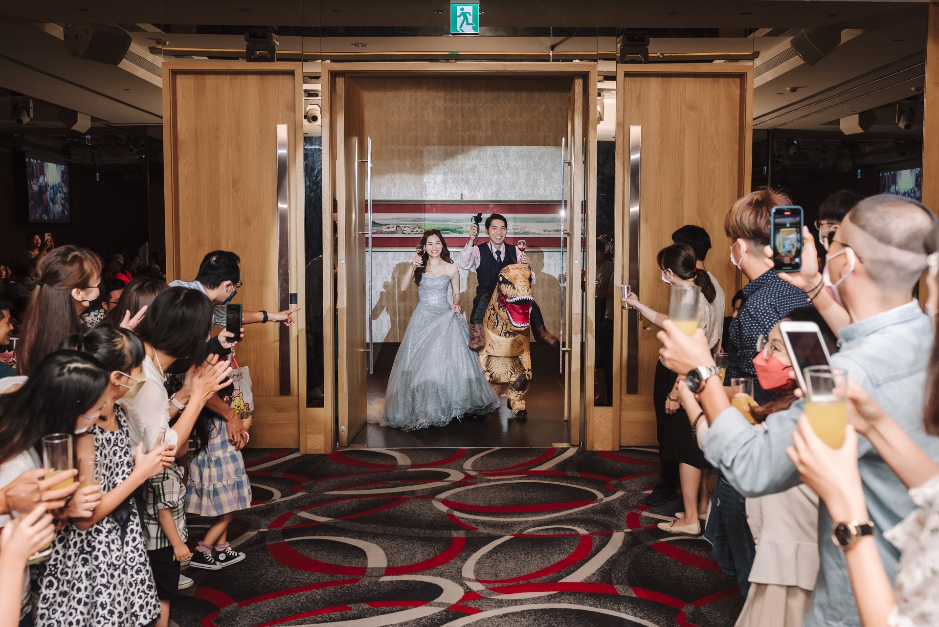 2022111514200256 婚禮紀錄|高雄婚攝|屏東婚攝|南部婚攝|夢時代頤品|交付儀式|恐龍裝進場|類婚紗|