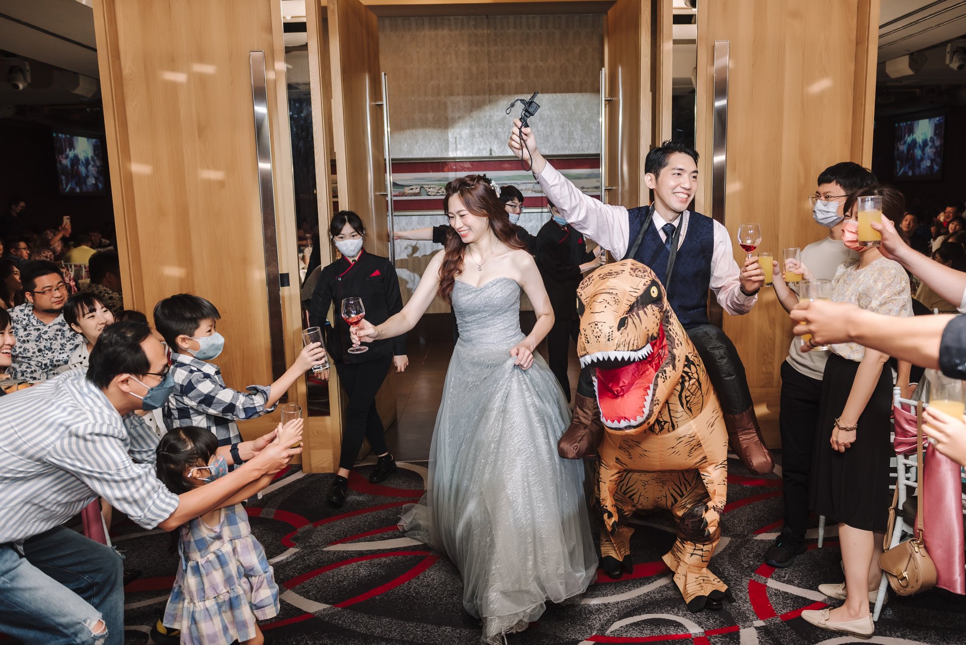 2022111514202570 婚禮紀錄|高雄婚攝|屏東婚攝|南部婚攝|夢時代頤品|交付儀式|恐龍裝進場|類婚紗|
