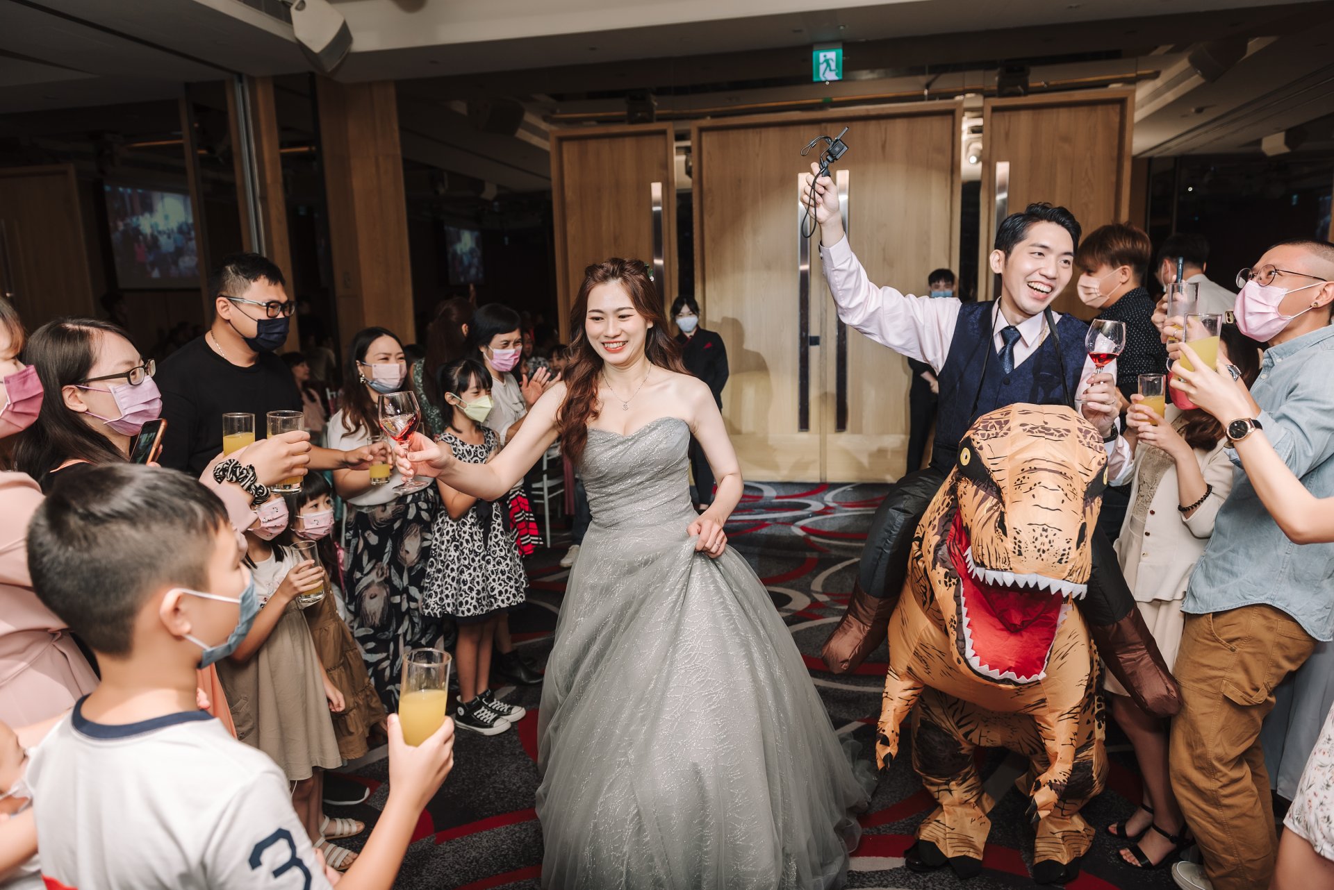 2022111514203449 婚禮紀錄|高雄婚攝|屏東婚攝|南部婚攝|夢時代頤品|交付儀式|恐龍裝進場|類婚紗|