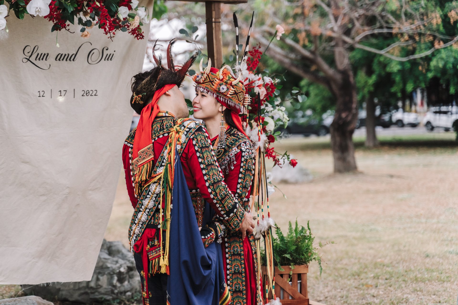 202303060515307 婚禮紀錄｜高雄婚攝｜南部婚攝｜戶外證婚｜排灣族族服｜百世新天地｜