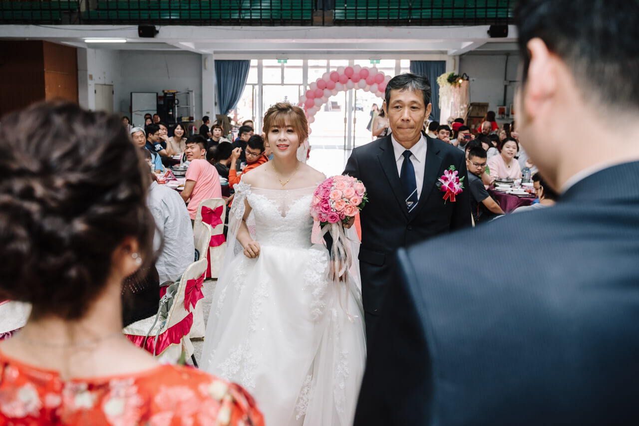2a42da41ed96d14fc41c6ab399cf733c 婚禮紀錄｜高雄婚攝｜迎娶＋午宴｜類婚紗｜岡山高中禮堂宴客