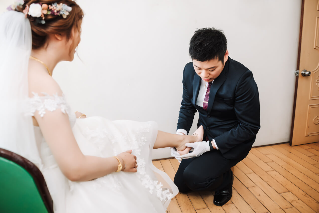 520770773cf833435065d1726bad44c8 婚禮紀錄｜高雄婚攝｜迎娶＋午宴｜類婚紗｜岡山高中禮堂宴客