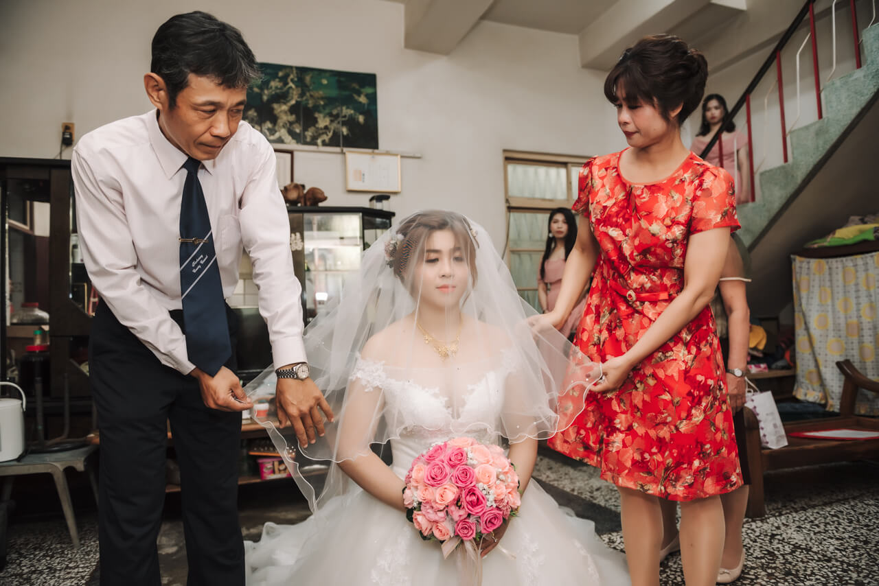 5c242f62c930f2f575625b07d2ede5bb 婚禮紀錄｜高雄婚攝｜迎娶＋午宴｜類婚紗｜岡山高中禮堂宴客
