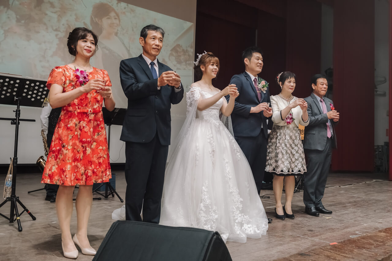 5dc0c616875ecbd75b41494b87434070 婚禮紀錄｜高雄婚攝｜迎娶＋午宴｜類婚紗｜岡山高中禮堂宴客