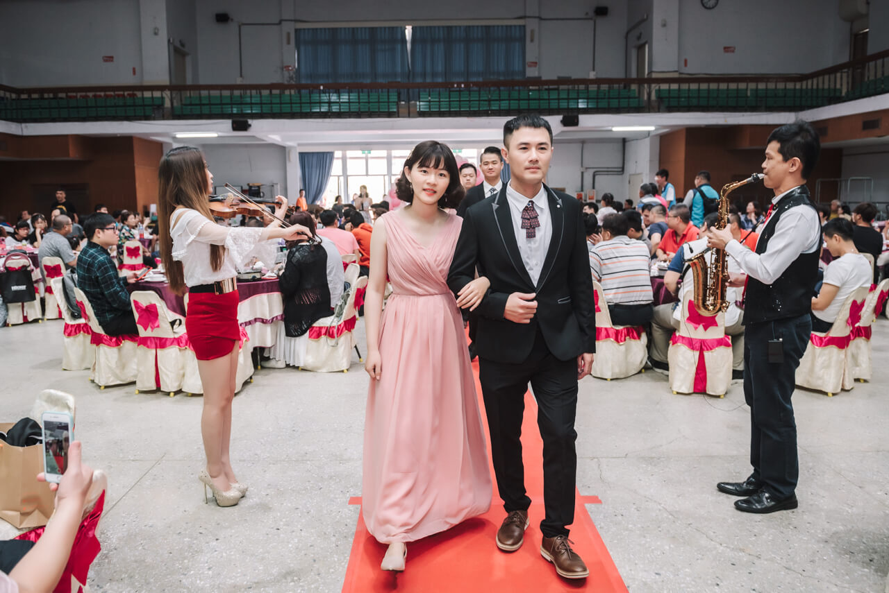 5ff3aeef37a695a3393f5512f562984a 婚禮紀錄｜高雄婚攝｜迎娶＋午宴｜類婚紗｜岡山高中禮堂宴客
