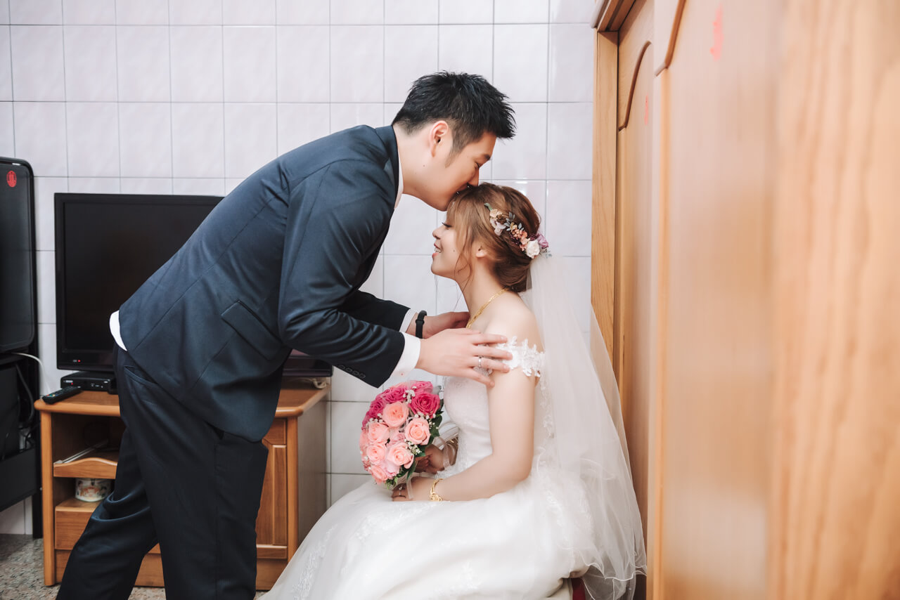 656a46f1a963f514c5d7cdf7b37b6f84 婚禮紀錄｜高雄婚攝｜迎娶＋午宴｜類婚紗｜岡山高中禮堂宴客