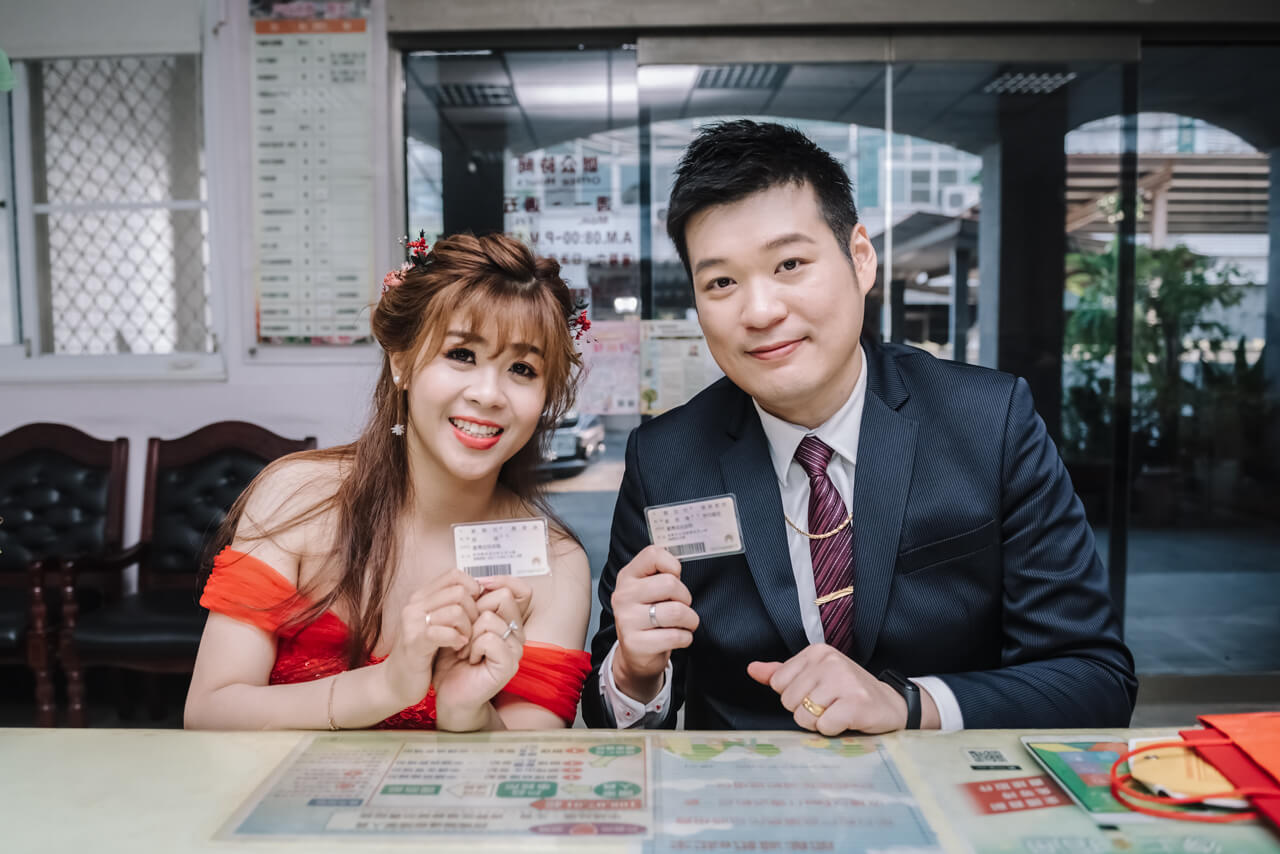68e35a50f86e2a1a792a1be50e0c5eab 婚禮紀錄｜高雄婚攝｜迎娶＋午宴｜類婚紗｜岡山高中禮堂宴客