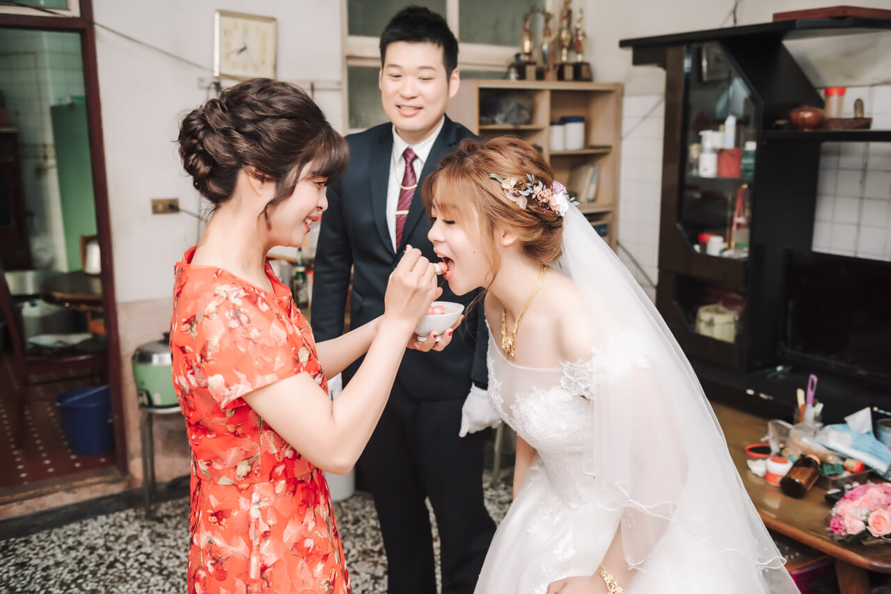 6931bb0f067ec7a8cbf3a2bb5b7c51a6 婚禮紀錄｜高雄婚攝｜迎娶＋午宴｜類婚紗｜岡山高中禮堂宴客