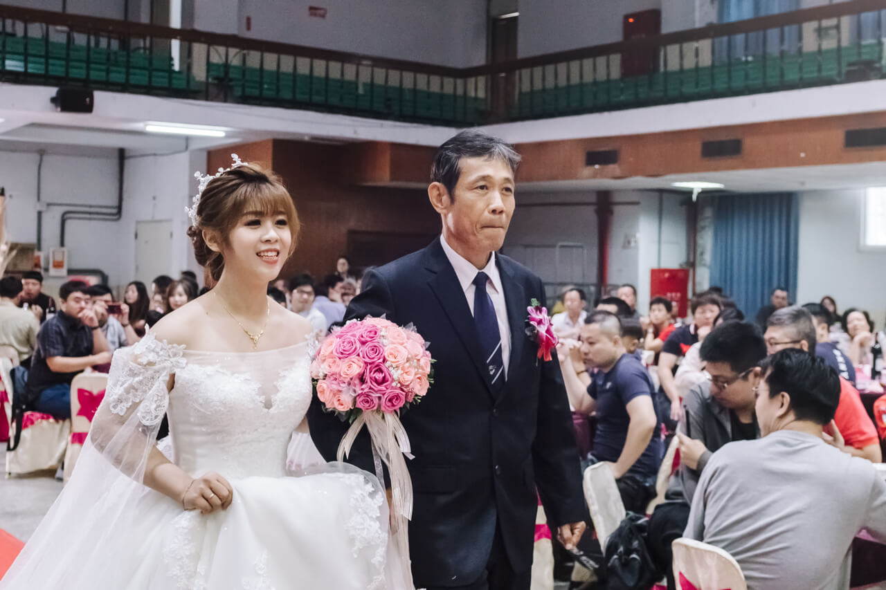 955522a15f1248bd97025d70893cc88e 婚禮紀錄｜高雄婚攝｜迎娶＋午宴｜類婚紗｜岡山高中禮堂宴客
