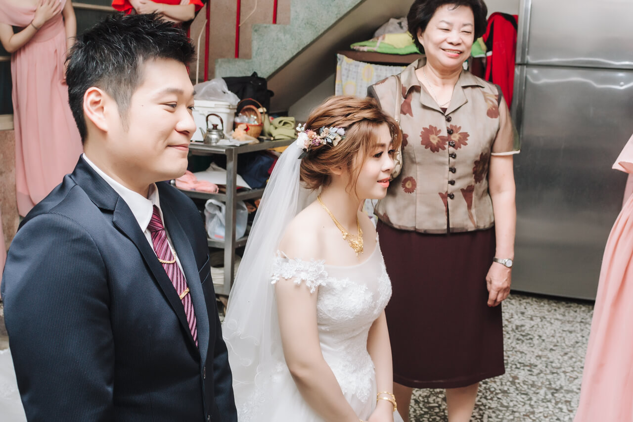 b4e45b2a45981d26fd70b72793001523 婚禮紀錄｜高雄婚攝｜迎娶＋午宴｜類婚紗｜岡山高中禮堂宴客