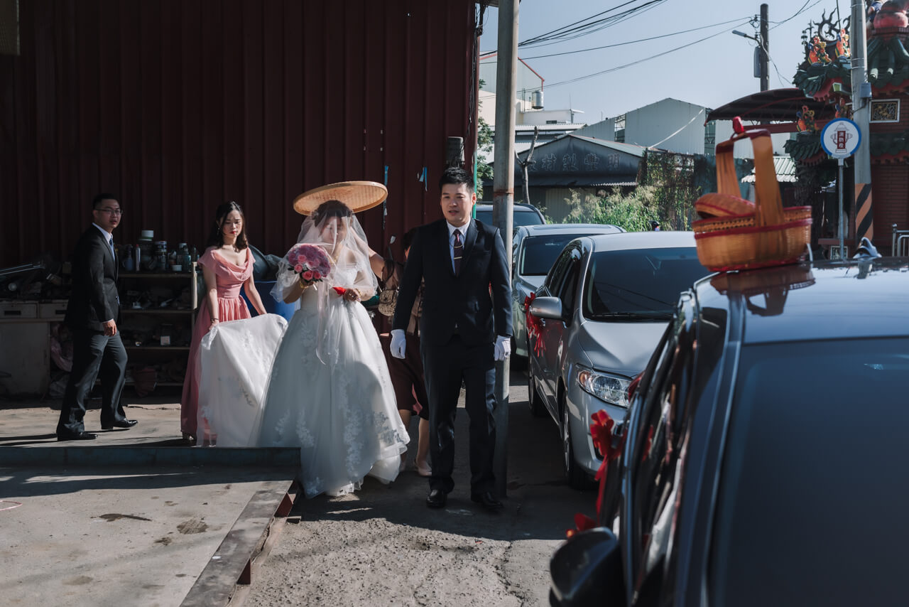 c1120567c0d7f47382bb844681b138e5 婚禮紀錄｜高雄婚攝｜迎娶＋午宴｜類婚紗｜岡山高中禮堂宴客