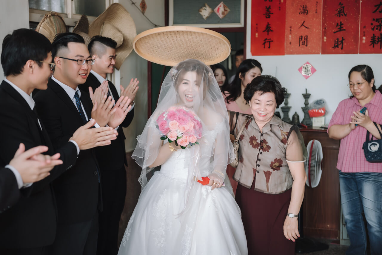 c86e4169874b237358423e479c670933 婚禮紀錄｜高雄婚攝｜迎娶＋午宴｜類婚紗｜岡山高中禮堂宴客