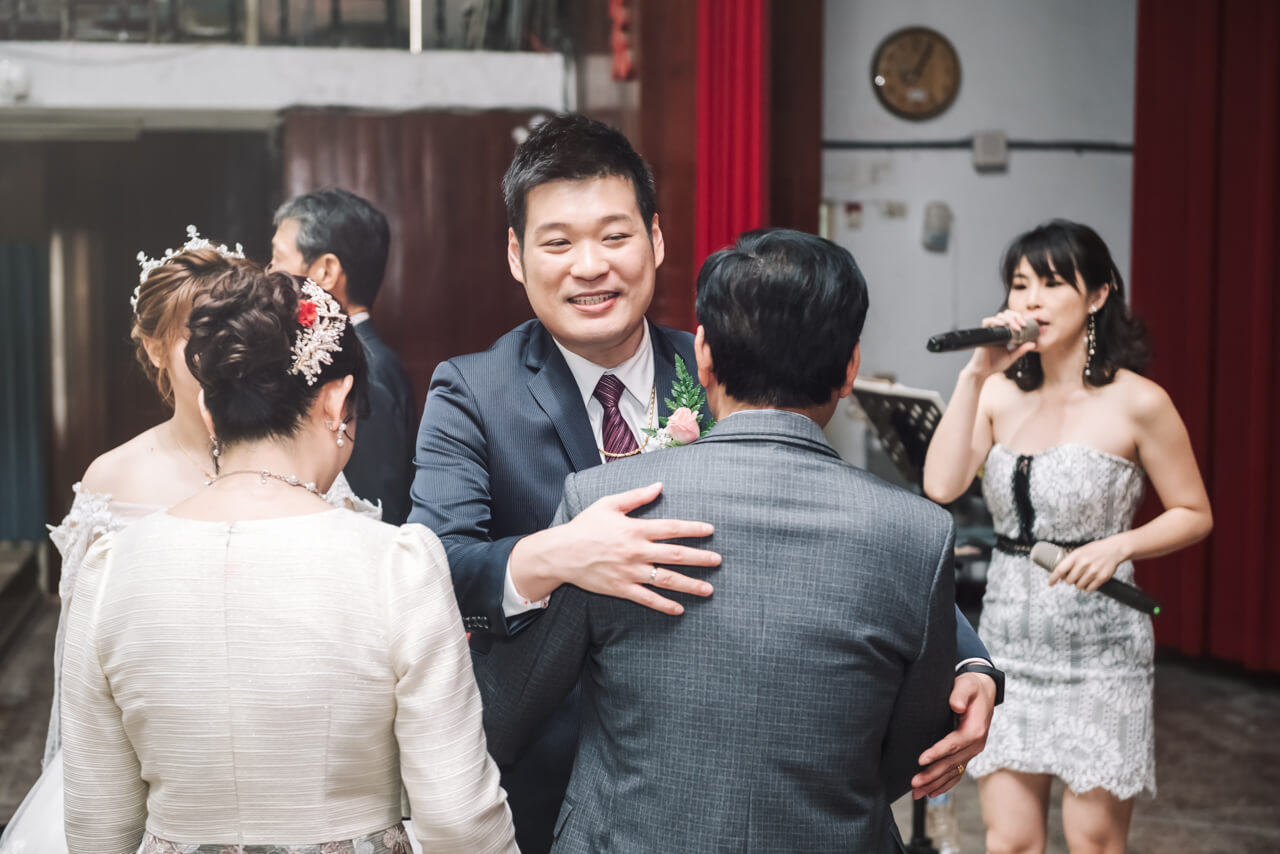 d91e9eaf6f52f8f9c1a4f673b1b0aeea 婚禮紀錄｜高雄婚攝｜迎娶＋午宴｜類婚紗｜岡山高中禮堂宴客