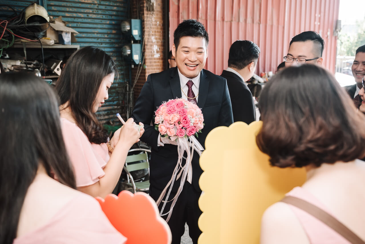 dbe0a18cc87b6d008f32405e933ea2dc1 婚禮紀錄｜高雄婚攝｜迎娶＋午宴｜類婚紗｜岡山高中禮堂宴客