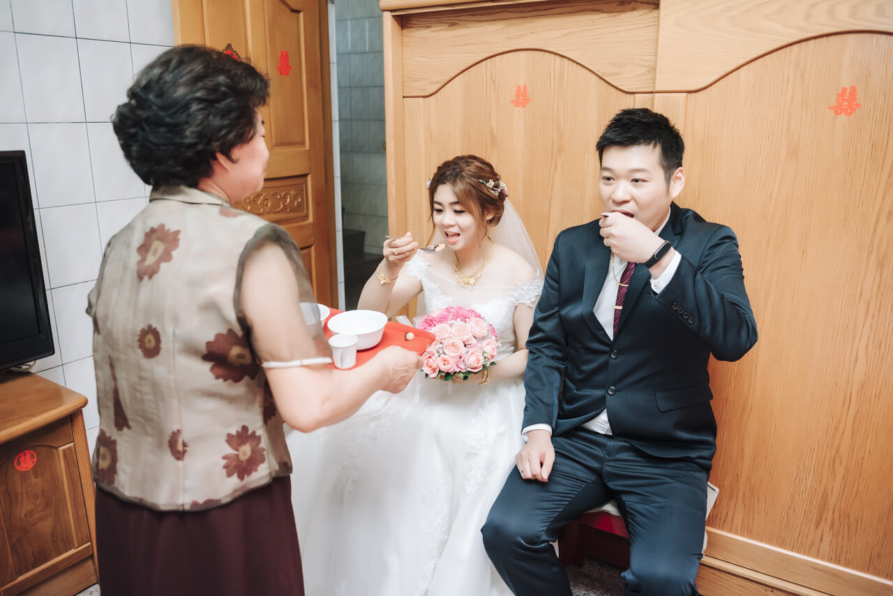e588e65b37cc52ef57f754b1d391f429 婚禮紀錄｜高雄婚攝｜迎娶＋午宴｜類婚紗｜岡山高中禮堂宴客