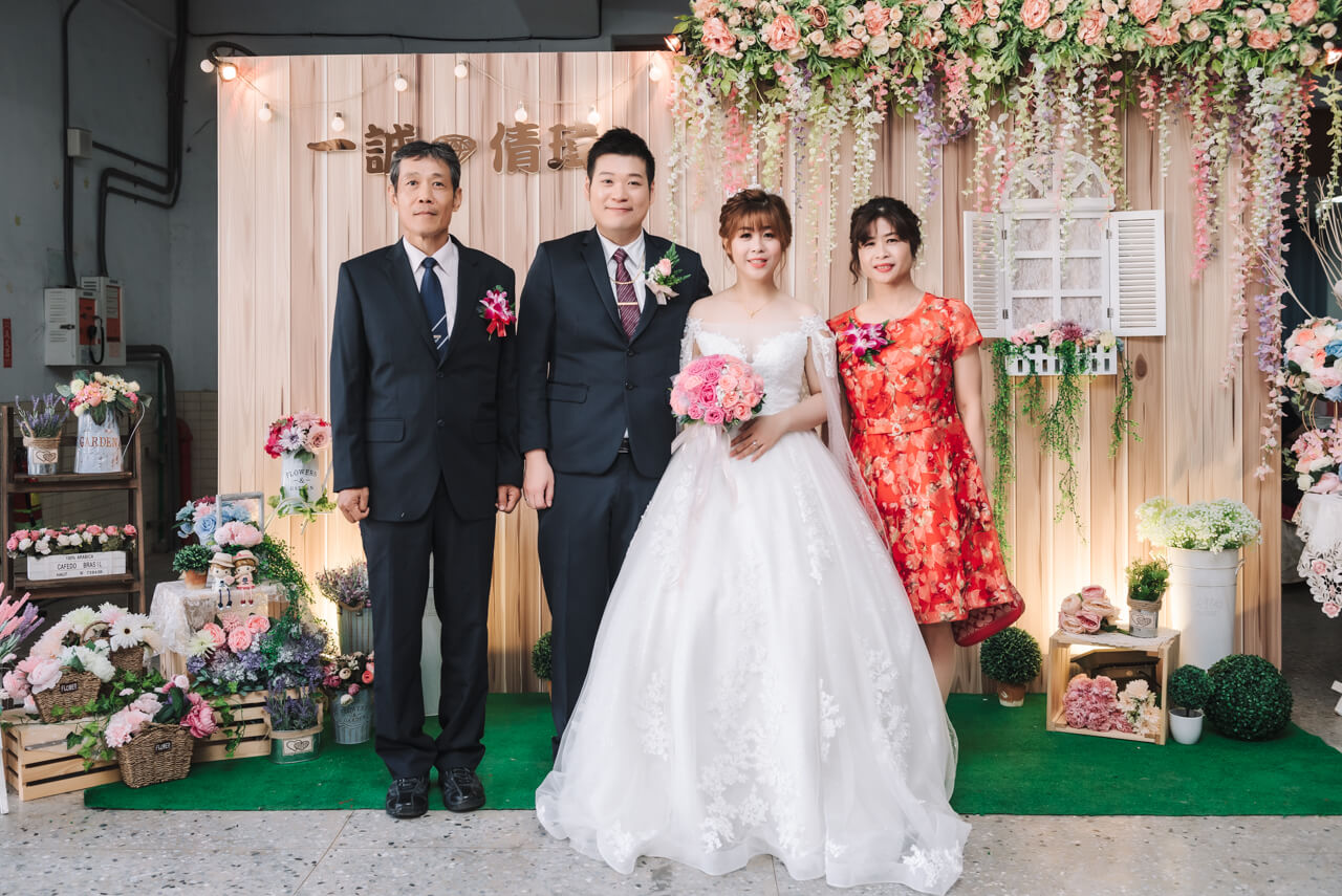 e652ed63642ccf629dcbb6cff41d1d94 婚禮紀錄｜高雄婚攝｜迎娶＋午宴｜類婚紗｜岡山高中禮堂宴客