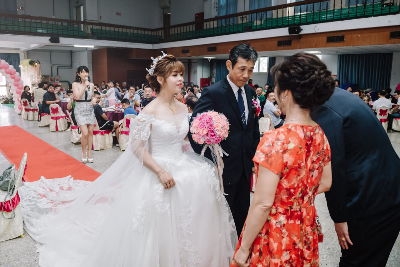 eb47e827cb4f607d5f1a0e573f3b11f9 婚禮紀錄｜高雄婚攝｜迎娶＋午宴｜類婚紗｜岡山高中禮堂宴客