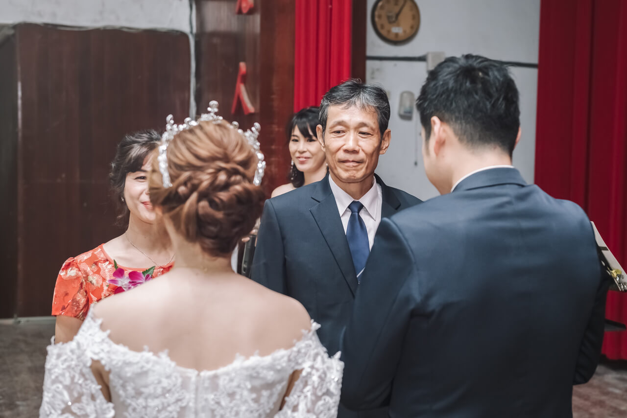 f0c3da9f33e78cb61c9af3464c3366d7 婚禮紀錄｜高雄婚攝｜迎娶＋午宴｜類婚紗｜岡山高中禮堂宴客