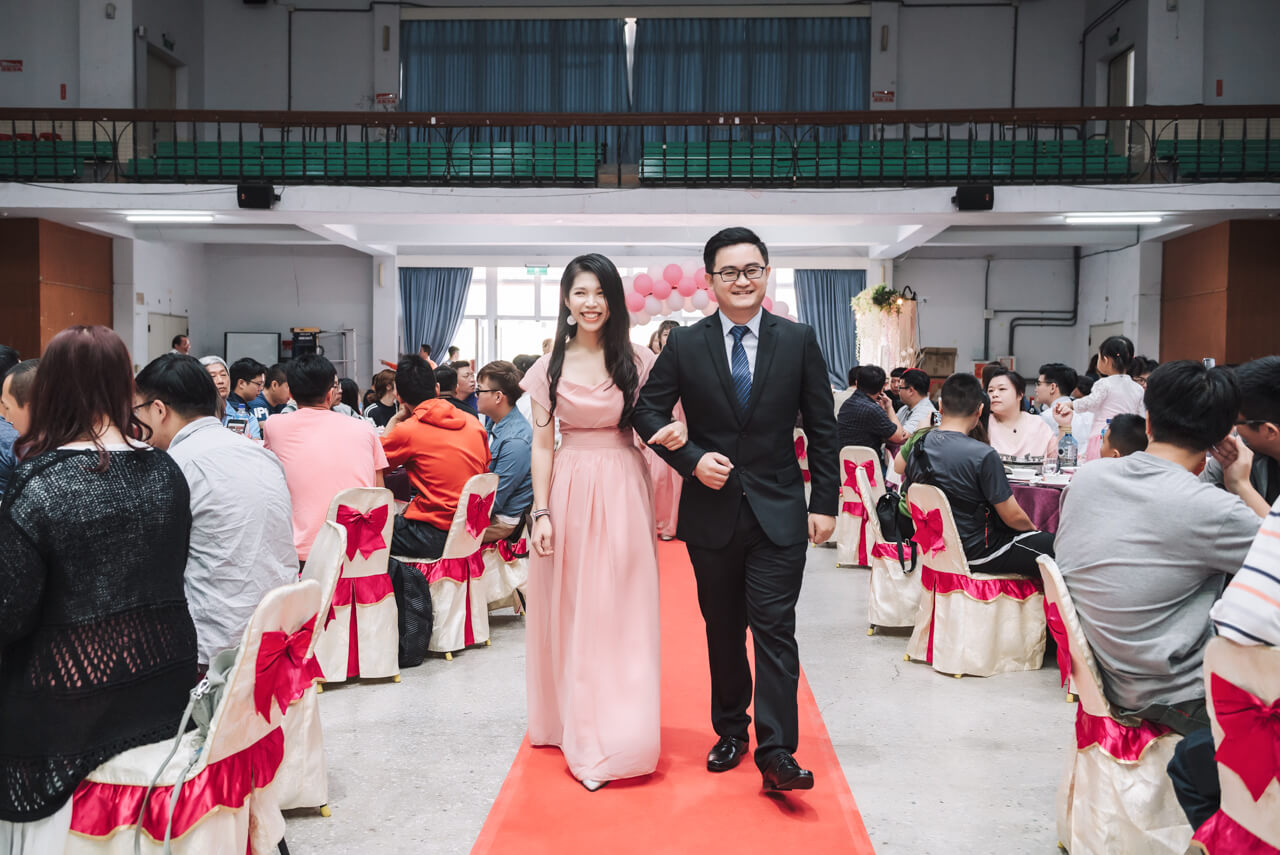 f2833bcaf4f11430964ecfeb1b14ae7f 婚禮紀錄｜高雄婚攝｜迎娶＋午宴｜類婚紗｜岡山高中禮堂宴客