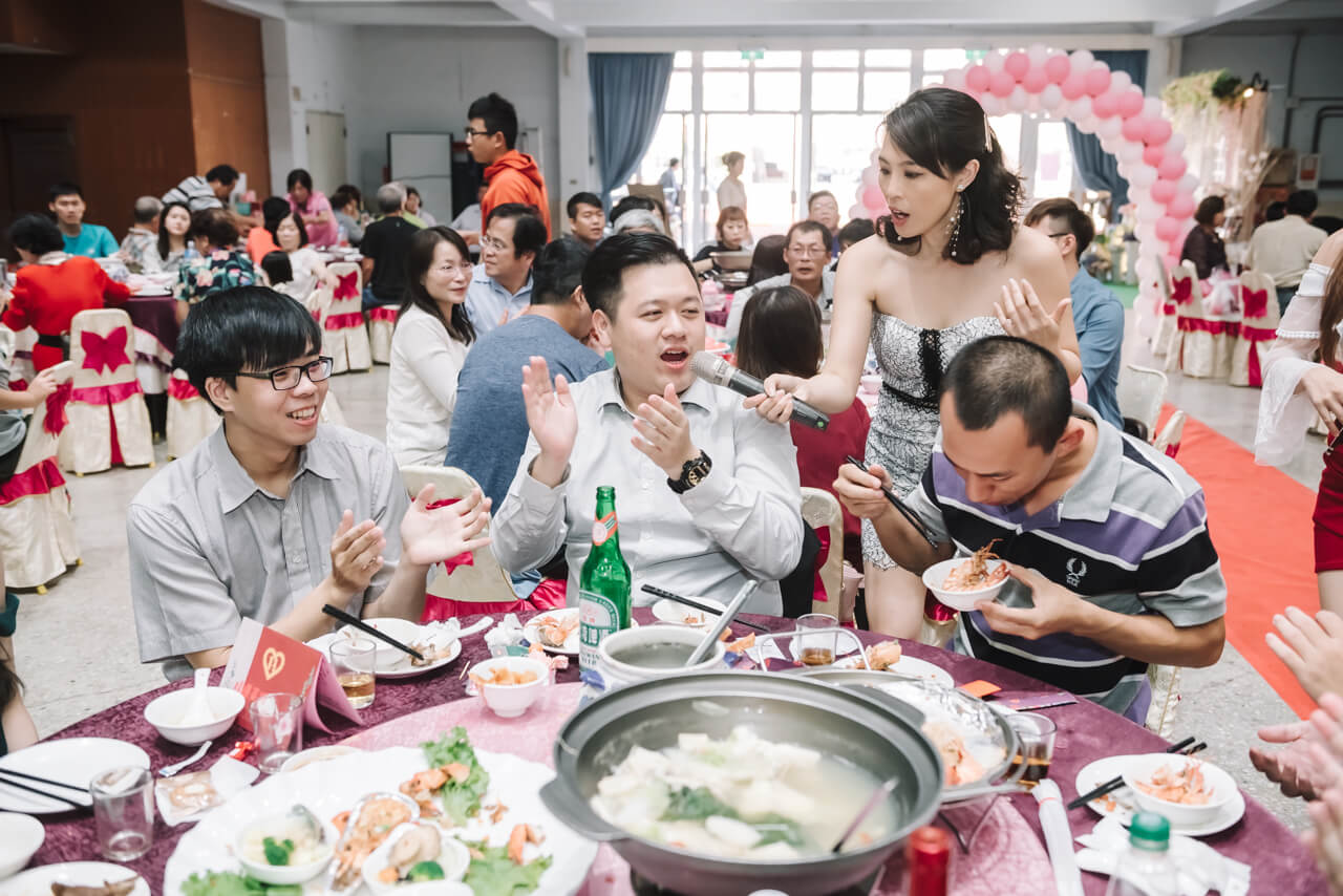 fa78864eca0adb8a6595d26c6e2729b1 婚禮紀錄｜高雄婚攝｜迎娶＋午宴｜類婚紗｜岡山高中禮堂宴客
